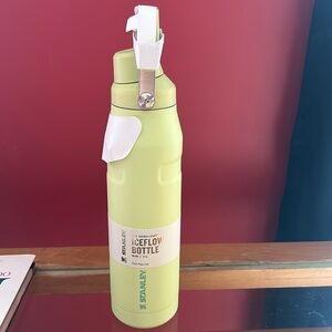 Stanley iceflow bottle 36oz (fast flow lid)